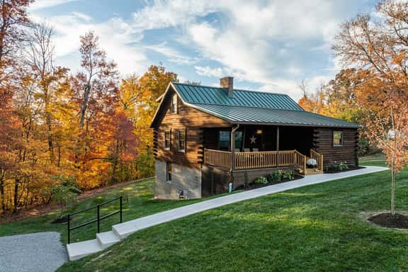 Maple Leaf Cabin - Image 1