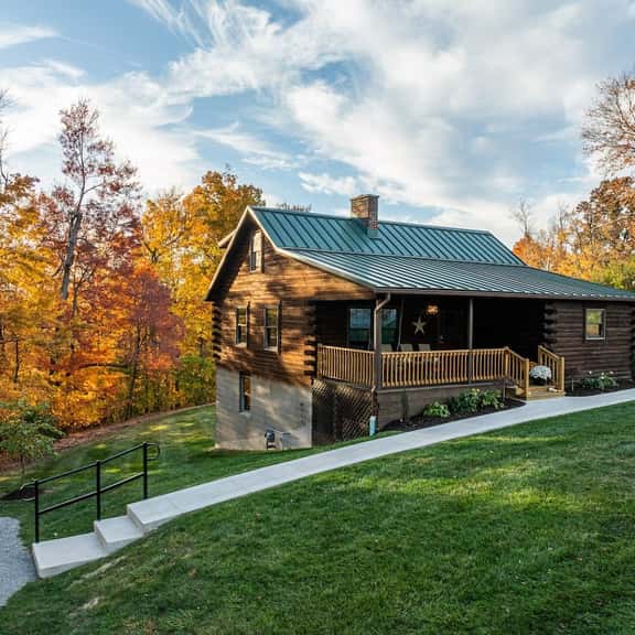 Maple Leaf Cabin - Image 1